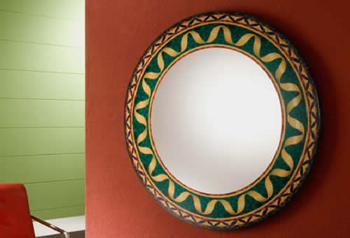 Sa zelenom bojom crvena je kao stvorena za južni sektor, gdje donosi uspjeh i harmoniju, ali samo onda kada crvena dominira nad zelenom