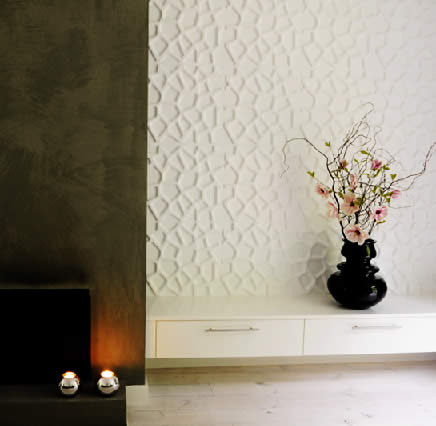  Strast prema dekoraciji interijera izražena je u bezbroju geometrijskih dezena i raznovrsnih geometrijskih mogućnosti. Reljefna boja stvara vrlo privlačnu optičku igru, u kojoj definira i naglašava svjetlost i sjene na zidnim i stropnim površinama, ostavljajući slobodu svačijoj mašti da doživi prostor na vlastiti način