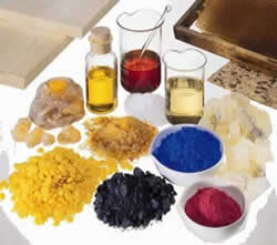  Boju za ličenje unutarnjih zidova i stropova čine polimerna veziva, punila, pigmenti i aditivi