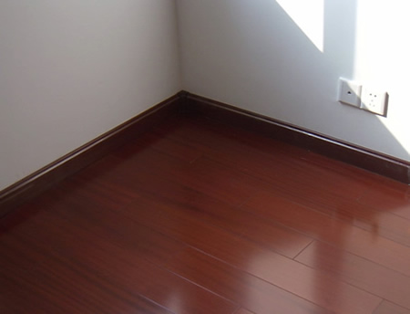 Gotovi parketi bitno utječu na smanjenje troškova nabave i postave, omogućujući i manje troškove održavanja. Odnos cijene i kvalitete kod gotovog parketa izrazito je dobar