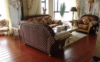 Zbog činjenice da se gotovi parket ne mora brusiti, lakirati ili premazivati voskom i uljem, prostoriju možete vrlo brzo nakon polaganja koristiti