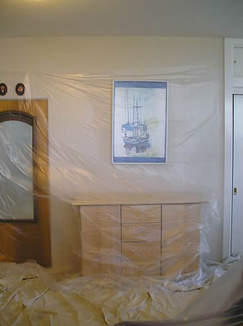 Nakon što smo pripremili prostoriju te zaštitili namještaj, podove i prozore, slijedi priprema zidova za bojanje