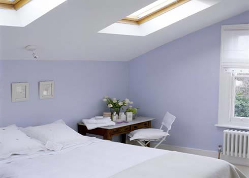 Različito ukomponirani tonovi plave boje savršeno će obojati potkrovlje sofisticiranom ljepotom, ugodnim daškom svježine i luksuznim ugođajem