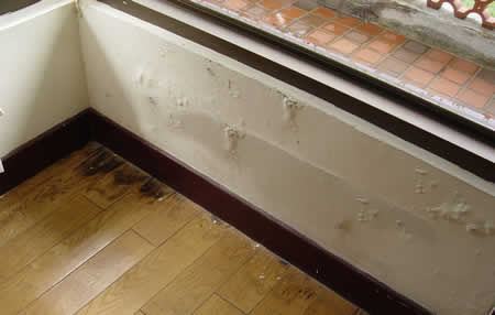 Stara podloga se učvršćuje dubinskom impregnacijom, a vrijeme čekanja na sušenje je otprilike 12-24 sata Stara podloga se učvršćuje dubinskom impregnacijom, a vrijeme čekanja na sušenje je otprilike 12-24 sata