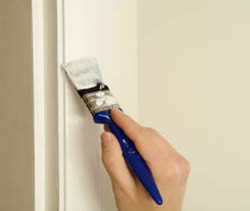 U ličilaćke radove ubrajamo usluge ličenja svih vrsta drvene stolarije U ličilaćke radove ubrajamo usluge ličenja svih vrsta drvene stolarije