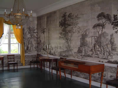 Slika govori tisuću riječi, pa ju tako možemo iskoristiti u interijeru, kako bi nam svakim danom govorila istu priču, ali tako privlačnu i maštovitu, da ne može dosaditi